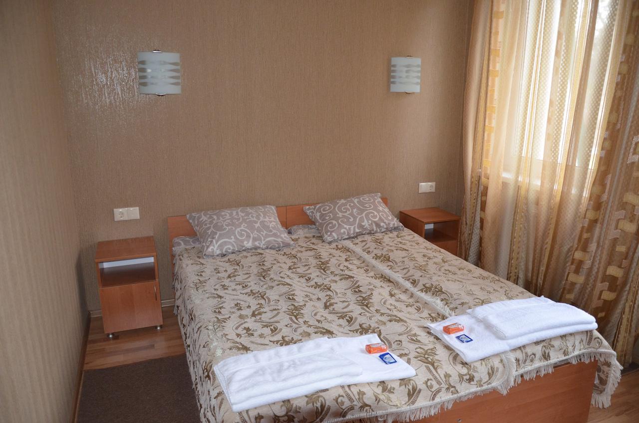 Ostroh Atlant Hotel الغرفة الصورة